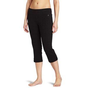Danskin Women's Sleek Fit Capri Yoga Pants